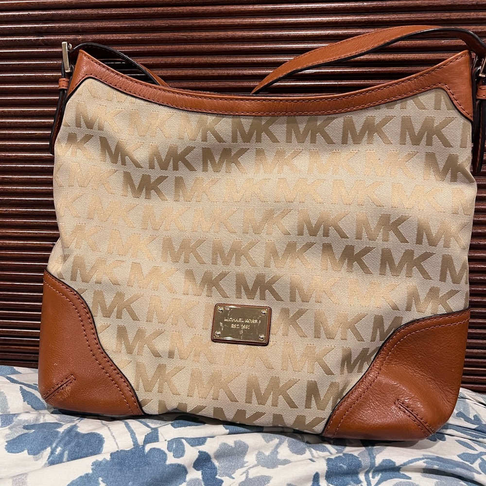 Michael Kors Millbrook Signature Tote Mint!